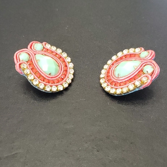 **Final Sale** U shaped coral and green earrings - Picture 6 of 8